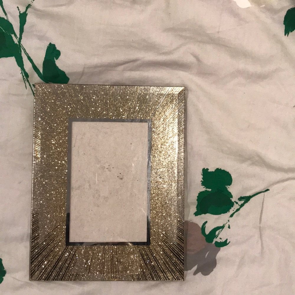 Mirrored picture frame